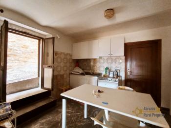 Beautiful town house with incredible lake view terraces and garden. Guardialfiera Img23