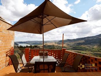 Beautiful town house with incredible lake view terraces and garden. Guardialfiera Img29