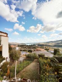 Beautiful town house with incredible lake view terraces and garden. Guardialfiera Img33