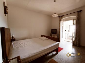 Beautiful town house with incredible lake view terraces and garden. Guardialfiera Img8