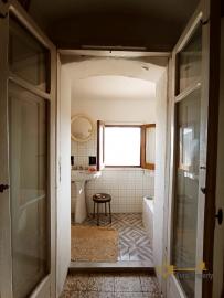 Beautiful town house with incredible lake view terraces and garden. Guardialfiera Img10