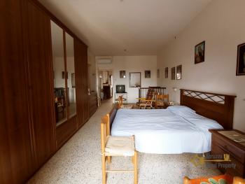 Beautiful town house with incredible lake view terraces and garden. Guardialfiera Img13