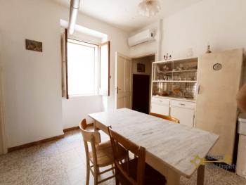 Beautiful town house with incredible lake view terraces and garden. Guardialfiera Img5