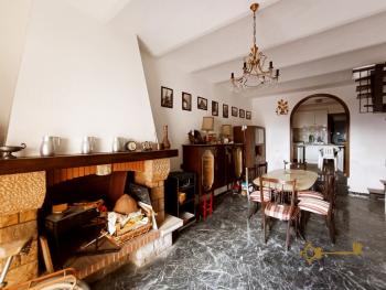 Beautiful town house with incredible lake view terraces and garden. Guardialfiera Img26