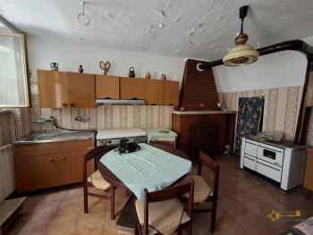 Three-bedroom town house with garage and cellar, near the coast. Furci Img4