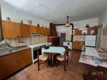 Three-bedroom town house with garage and cellar, near the coast. Furci Img3