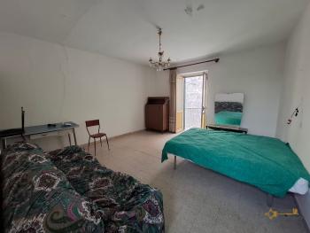 Three-bedroom town house with garage and cellar, near the coast. Furci Img16