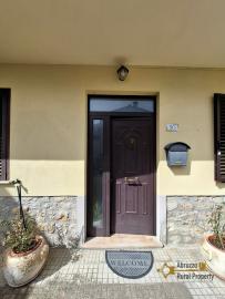 Perfect condition town house with garage, three bedrooms and heating system. Guilmi. Img2