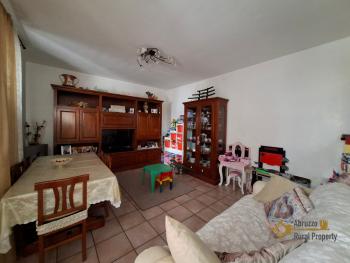 Perfect condition town house with garage, three bedrooms and heating system. Guilmi. Img8
