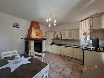 Perfect condition town house with garage, three bedrooms and heating system. Guilmi. Img4