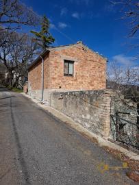 Detached country house in need of restoration with 10.000 sqm of land. Palmoli Img22