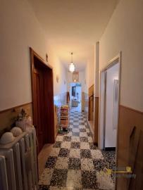 Two-bedroom town house in perfect conditions with large garage and panoramic view. Castiglione Messer Marino Img3