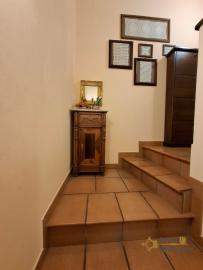 Charming town house in perfect condition, beautiful high ceilings with exposed wooden beams and bricks. Img31