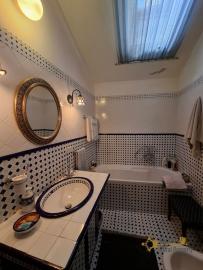 Charming town house in perfect condition, beautiful high ceilings with exposed wooden beams and bricks. Img30