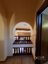 Charming town house in perfect condition, beautiful high ceilings with exposed wooden beams and bricks. Img37