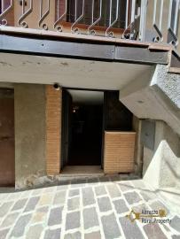 Charming town house in perfect condition, beautiful high ceilings with exposed wooden beams and bricks. Img42