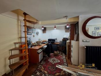 Charming town house in perfect condition, beautiful high ceilings with exposed wooden beams and bricks. Img44