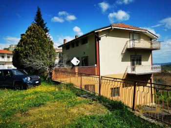 Large villa with garage, garden and attic floor. Carpineto Sinello Img2