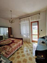 Large villa with garage, garden and attic floor. Carpineto Sinello Img22