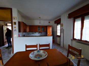 Large villa with garage, garden and attic floor. Carpineto Sinello Img6