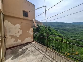 Perfect condition two-bedroom town house with panoramic terrace and cellar. Colledimezzo Img21