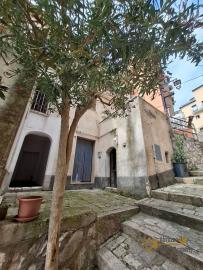 Four-bedroom town house in good conditions, with terrace and cellar. Roccavivara Img32