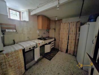 Four-bedroom town house in good conditions, with terrace and cellar. Roccavivara Img5