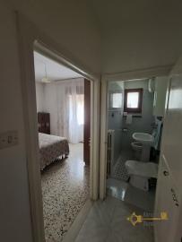 Four-bedroom town house in good conditions, with terrace and cellar. Roccavivara Img20
