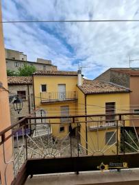 Four-bedroom town house in good conditions, with terrace and cellar. Roccavivara Img24