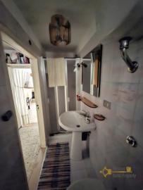 Four-bedroom town house in good conditions, with terrace and cellar. Roccavivara Img9