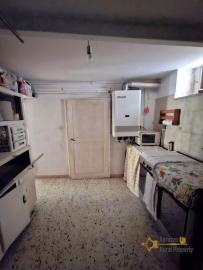 Four-bedroom town house in good conditions, with terrace and cellar. Roccavivara Img7