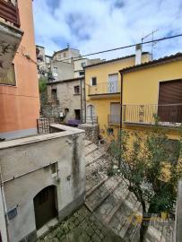 Four-bedroom town house in good conditions, with terrace and cellar. Roccavivara Img18