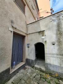Four-bedroom town house in good conditions, with terrace and cellar. Roccavivara Img30