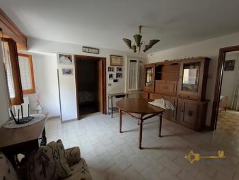 Four-bedroom town house in good conditions, with terrace and cellar. Roccavivara Img10