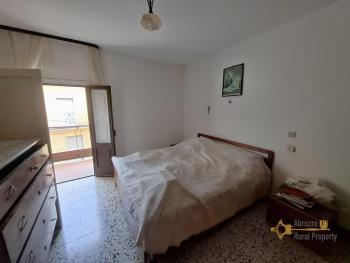 Four-bedroom town house in good conditions, with terrace and cellar. Roccavivara Img21