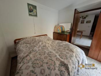 Four-bedroom town house in good conditions, with terrace and cellar. Roccavivara Img19