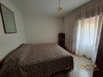Four-bedroom town house in good conditions, with terrace and cellar. Roccavivara Img26
