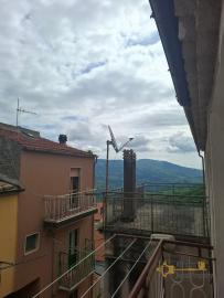 Four-bedroom town house in good conditions, with terrace and cellar. Roccavivara Img25
