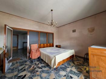 Three-bedroom town house with vaulted ceilings, panoramic terrace and a stone cellar. Palmoli. Img8
