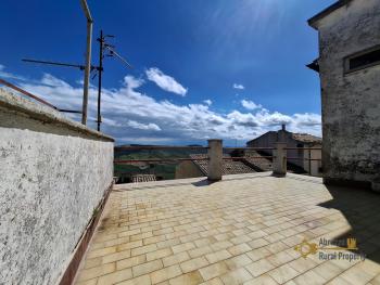 Three-bedroom town house with vaulted ceilings, panoramic terrace and a stone cellar. Palmoli. Img29