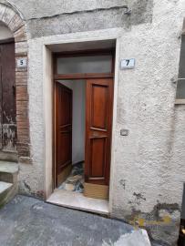 Three-bedroom town house with vaulted ceilings, panoramic terrace and a stone cellar. Palmoli. Img2