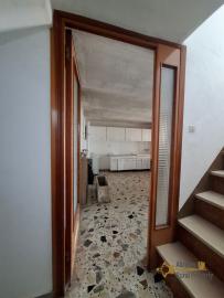 Three-bedroom town house with vaulted ceilings, panoramic terrace and a stone cellar. Palmoli. Img3