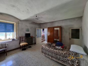 Three-bedroom town house with vaulted ceilings, panoramic terrace and a stone cellar. Palmoli. Img14