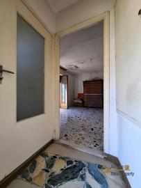 Three-bedroom town house with vaulted ceilings, panoramic terrace and a stone cellar. Palmoli. Img26