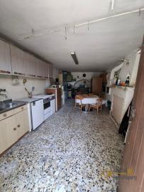 Three-bedroom country house in good conditions, with vaulted ceilings, cellar and garage. Schiavi D'Abruzzo Img39