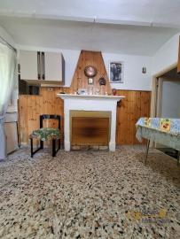 Three-bedroom country house in good conditions, with vaulted ceilings, cellar and garage. Schiavi D'Abruzzo Img7