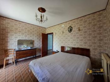 Three-bedroom country house in good conditions, with vaulted ceilings, cellar and garage. Schiavi D'Abruzzo Img29