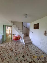 Three-bedroom country house in good conditions, with vaulted ceilings, cellar and garage. Schiavi D'Abruzzo Img16