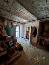 Three-bedroom country house in good conditions, with vaulted ceilings, cellar and garage. Schiavi D'Abruzzo Img35
