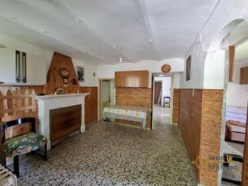Three-bedroom country house in good conditions, with vaulted ceilings, cellar and garage. Schiavi D'Abruzzo Img8